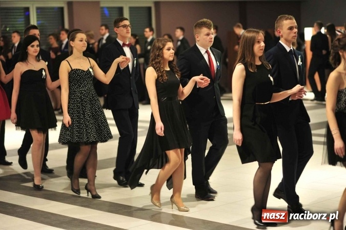 Zdjęcie w galerii na portalu naszraciborz.pl: II LO na swoją studniówkę wybrało Zakrzów FOTO I WIDEO wiadomości z regionu