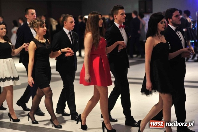 Zdjęcie w galerii na portalu naszraciborz.pl: II LO na swoją studniówkę wybrało Zakrzów FOTO I WIDEO wiadomości z regionu