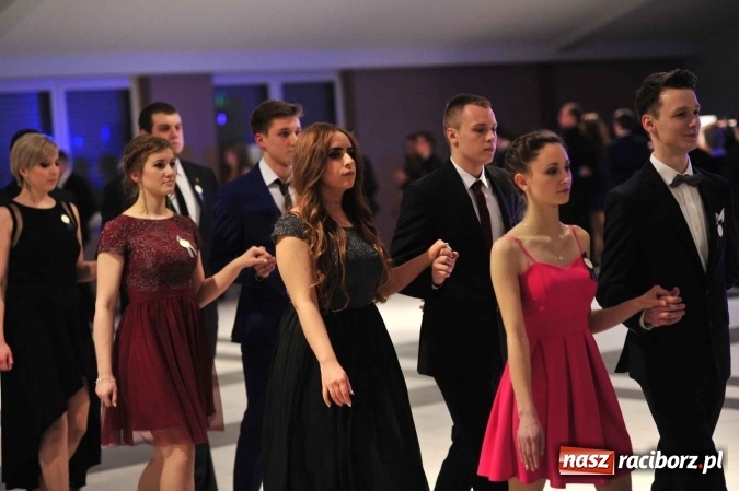 Zdjęcie w galerii na portalu naszraciborz.pl: II LO na swoją studniówkę wybrało Zakrzów FOTO I WIDEO wiadomości z regionu