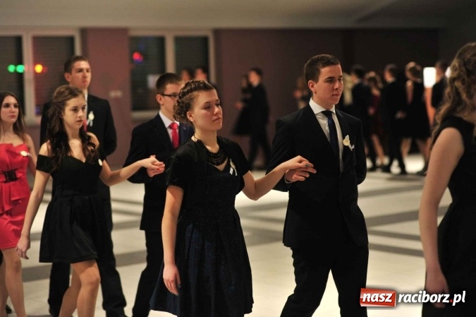 Zdjęcie w galerii na portalu naszraciborz.pl: II LO na swoją studniówkę wybrało Zakrzów FOTO I WIDEO wiadomości z regionu