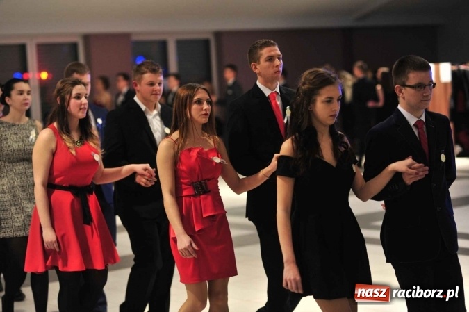 Zdjęcie w galerii na portalu naszraciborz.pl: II LO na swoją studniówkę wybrało Zakrzów FOTO I WIDEO wiadomości z regionu