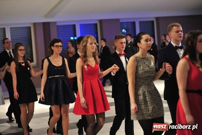 Zdjęcie w galerii na portalu naszraciborz.pl: II LO na swoją studniówkę wybrało Zakrzów FOTO I WIDEO wiadomości z regionu