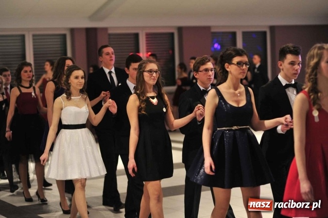 Zdjęcie w galerii na portalu naszraciborz.pl: II LO na swoją studniówkę wybrało Zakrzów FOTO I WIDEO wiadomości z regionu