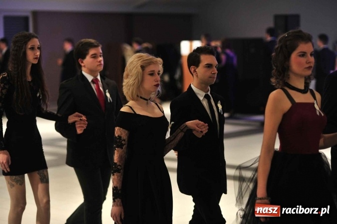 Zdjęcie w galerii na portalu naszraciborz.pl: II LO na swoją studniówkę wybrało Zakrzów FOTO I WIDEO wiadomości z regionu