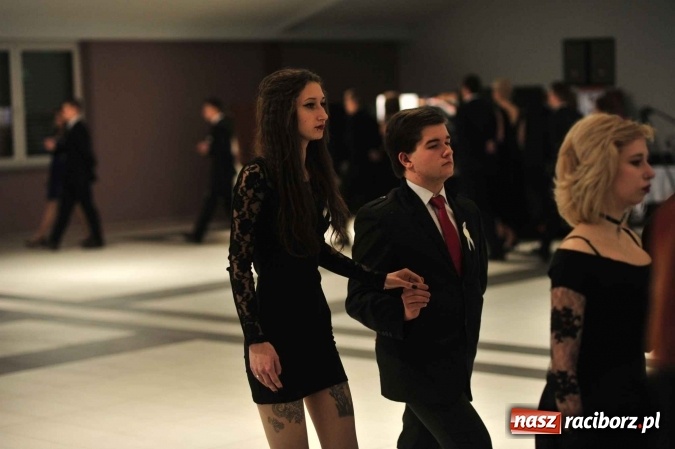 Zdjęcie w galerii na portalu naszraciborz.pl: II LO na swoją studniówkę wybrało Zakrzów FOTO I WIDEO wiadomości z regionu