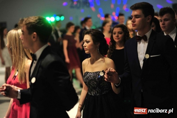 Zdjęcie w galerii na portalu naszraciborz.pl: II LO na swoją studniówkę wybrało Zakrzów FOTO I WIDEO wiadomości z regionu