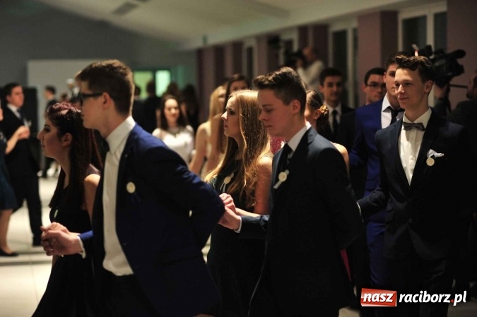 Zdjęcie w galerii na portalu naszraciborz.pl: II LO na swoją studniówkę wybrało Zakrzów FOTO I WIDEO wiadomości z regionu