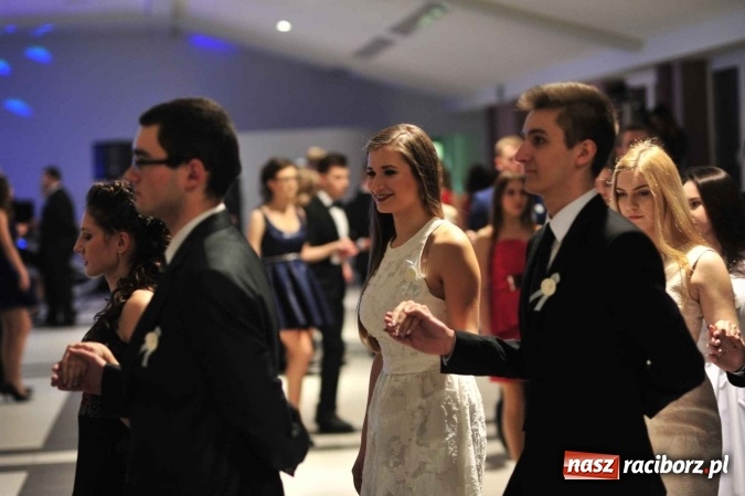 Zdjęcie w galerii na portalu naszraciborz.pl: II LO na swoją studniówkę wybrało Zakrzów FOTO I WIDEO wiadomości z regionu