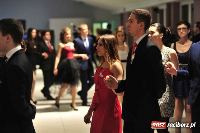 Zdjęcie w galerii na portalu naszraciborz.pl: II LO na swoją studniówkę wybrało Zakrzów FOTO I WIDEO wiadomości z regionu