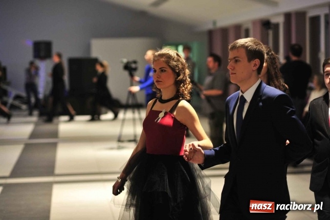 Zdjęcie w galerii na portalu naszraciborz.pl: II LO na swoją studniówkę wybrało Zakrzów FOTO I WIDEO wiadomości z regionu