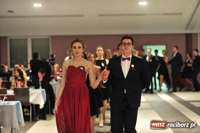 Zdjęcie w galerii na portalu naszraciborz.pl: II LO na swoją studniówkę wybrało Zakrzów FOTO I WIDEO wiadomości z regionu