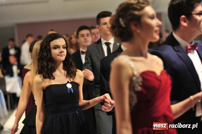 Zdjęcie w galerii na portalu naszraciborz.pl: II LO na swoją studniówkę wybrało Zakrzów FOTO I WIDEO wiadomości z regionu