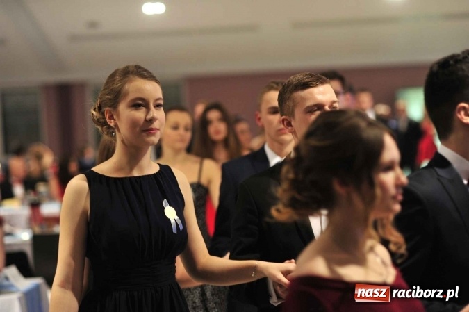 Zdjęcie w galerii na portalu naszraciborz.pl: II LO na swoją studniówkę wybrało Zakrzów FOTO I WIDEO wiadomości z regionu