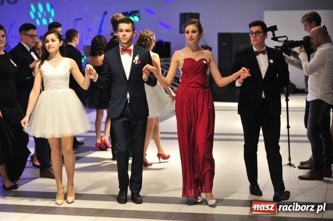 Zdjęcie w galerii na portalu naszraciborz.pl: II LO na swoją studniówkę wybrało Zakrzów FOTO I WIDEO wiadomości z regionu