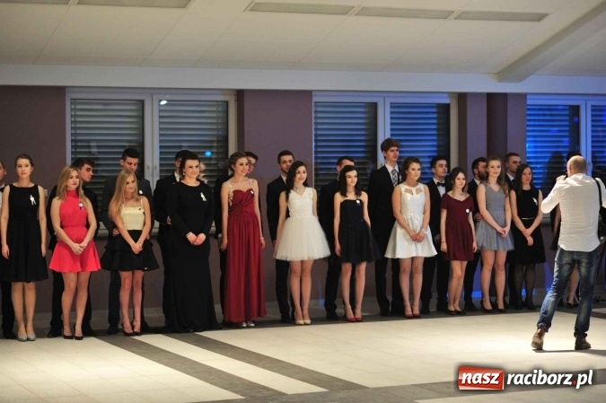 Zdjęcie w galerii na portalu naszraciborz.pl: II LO na swoją studniówkę wybrało Zakrzów FOTO I WIDEO wiadomości z regionu