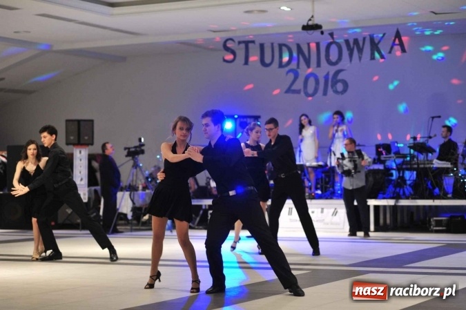 Zdjęcie w galerii na portalu naszraciborz.pl: II LO na swoją studniówkę wybrało Zakrzów FOTO I WIDEO wiadomości z regionu