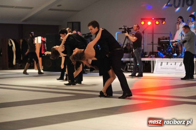 Zdjęcie w galerii na portalu naszraciborz.pl: II LO na swoją studniówkę wybrało Zakrzów FOTO I WIDEO wiadomości z regionu