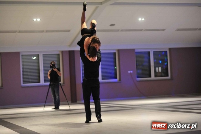 Zdjęcie w galerii na portalu naszraciborz.pl: II LO na swoją studniówkę wybrało Zakrzów FOTO I WIDEO wiadomości z regionu