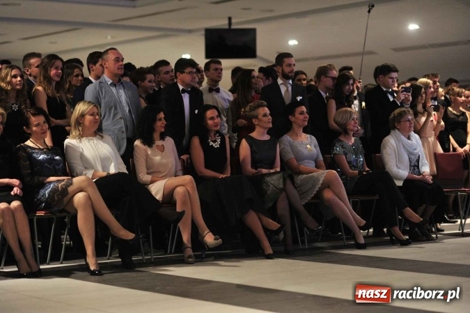 Zdjęcie w galerii na portalu naszraciborz.pl: II LO na swoją studniówkę wybrało Zakrzów FOTO I WIDEO wiadomości z regionu