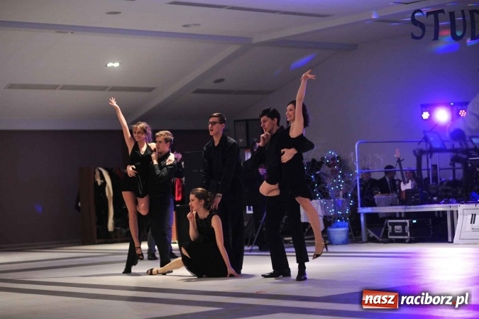 Zdjęcie w galerii na portalu naszraciborz.pl: II LO na swoją studniówkę wybrało Zakrzów FOTO I WIDEO wiadomości z regionu