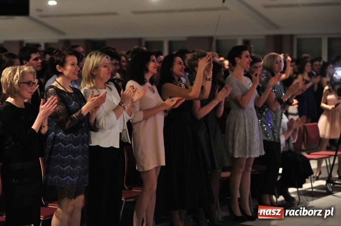 Zdjęcie w galerii na portalu naszraciborz.pl: II LO na swoją studniówkę wybrało Zakrzów FOTO I WIDEO wiadomości z regionu
