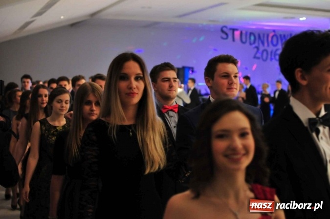 Zdjęcie w galerii na portalu naszraciborz.pl: II LO na swoją studniówkę wybrało Zakrzów FOTO I WIDEO wiadomości z regionu