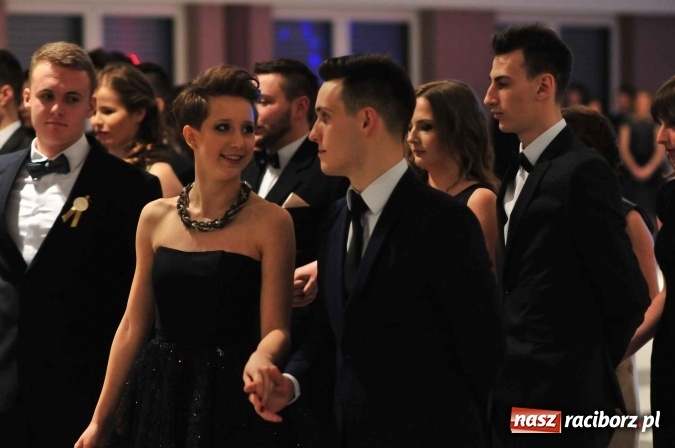 Zdjęcie w galerii na portalu naszraciborz.pl: II LO na swoją studniówkę wybrało Zakrzów FOTO I WIDEO wiadomości z regionu