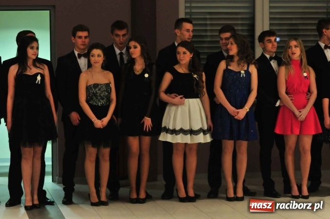 Zdjęcie w galerii na portalu naszraciborz.pl: II LO na swoją studniówkę wybrało Zakrzów FOTO I WIDEO wiadomości z regionu