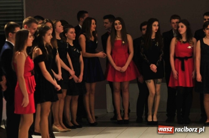 Zdjęcie w galerii na portalu naszraciborz.pl: II LO na swoją studniówkę wybrało Zakrzów FOTO I WIDEO wiadomości z regionu