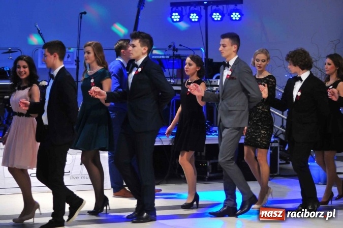 Zdjęcie w galerii na portalu naszraciborz.pl: II LO na swoją studniówkę wybrało Zakrzów FOTO I WIDEO wiadomości z regionu