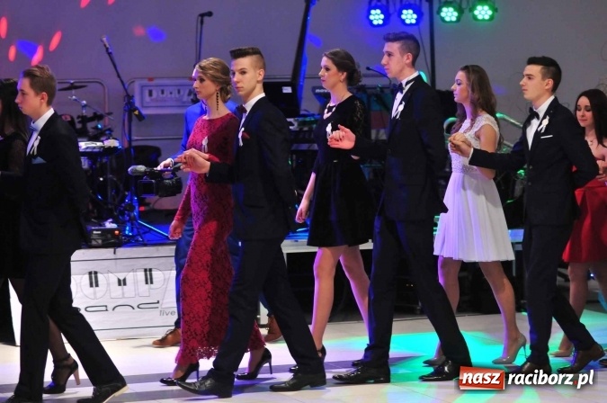 Zdjęcie w galerii na portalu naszraciborz.pl: II LO na swoją studniówkę wybrało Zakrzów FOTO I WIDEO wiadomości z regionu