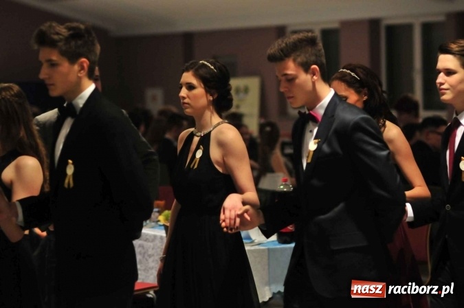 Zdjęcie w galerii na portalu naszraciborz.pl: II LO na swoją studniówkę wybrało Zakrzów FOTO I WIDEO wiadomości z regionu