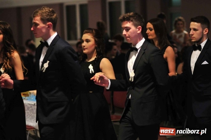 Zdjęcie w galerii na portalu naszraciborz.pl: II LO na swoją studniówkę wybrało Zakrzów FOTO I WIDEO wiadomości z regionu