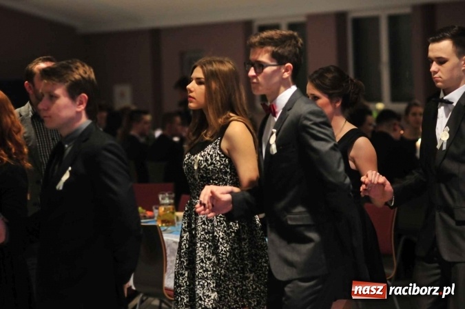 Zdjęcie w galerii na portalu naszraciborz.pl: II LO na swoją studniówkę wybrało Zakrzów FOTO I WIDEO wiadomości z regionu