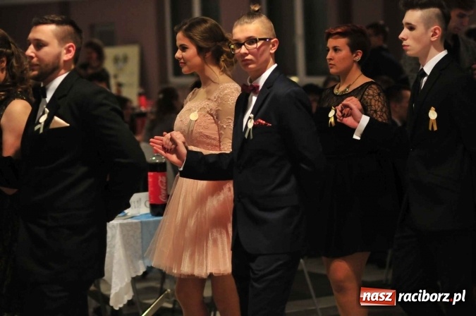 Zdjęcie w galerii na portalu naszraciborz.pl: II LO na swoją studniówkę wybrało Zakrzów FOTO I WIDEO wiadomości z regionu