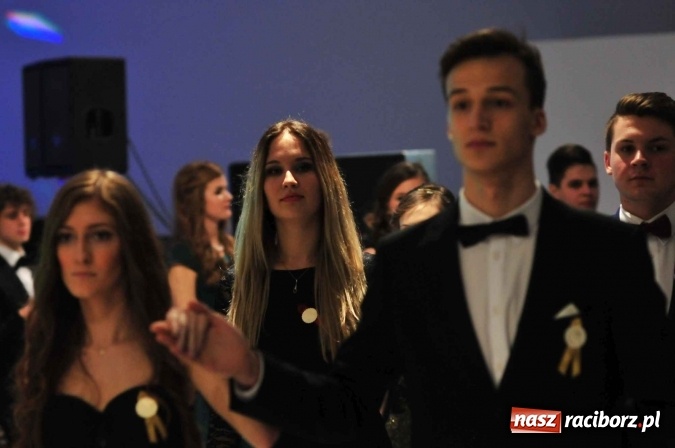 Zdjęcie w galerii na portalu naszraciborz.pl: II LO na swoją studniówkę wybrało Zakrzów FOTO I WIDEO wiadomości z regionu