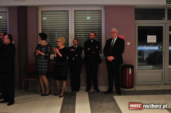 Zdjęcie w galerii na portalu naszraciborz.pl: II LO na swoją studniówkę wybrało Zakrzów FOTO I WIDEO wiadomości z regionu