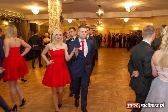 Zdjęcie w galerii na portalu naszraciborz.pl: Bal maturalny raciborskiego Ekonomika w Rogożanach FOTO i WIDEO wiadomości z regionu
