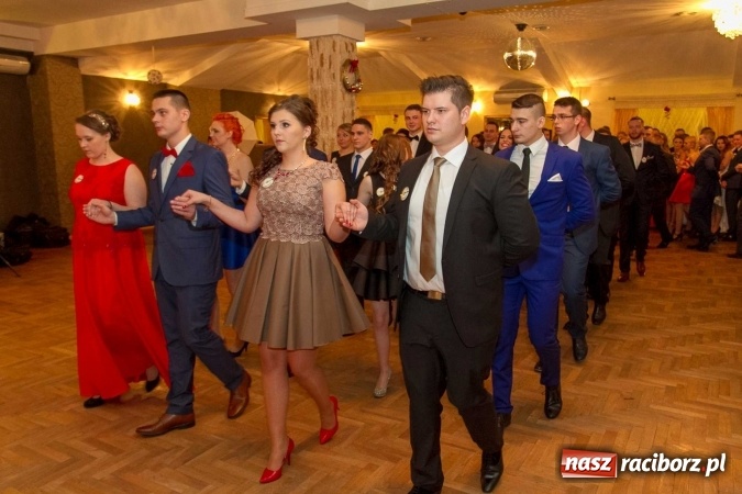 Zdjęcie w galerii na portalu naszraciborz.pl: Bal maturalny raciborskiego Ekonomika w Rogożanach FOTO i WIDEO wiadomości z regionu