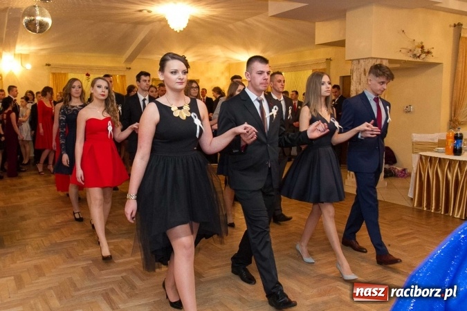 Zdjęcie w galerii na portalu naszraciborz.pl: Bal maturalny raciborskiego Ekonomika w Rogożanach FOTO i WIDEO wiadomości z regionu