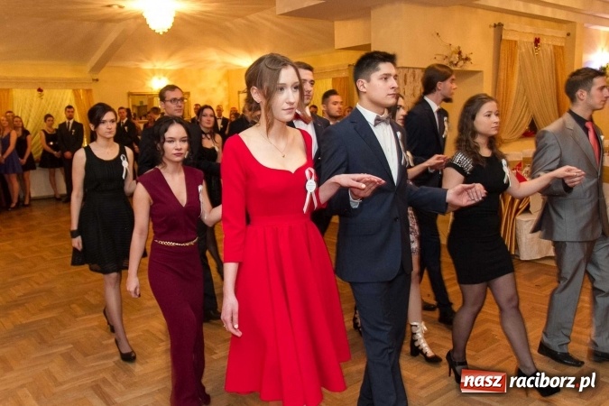 Zdjęcie w galerii na portalu naszraciborz.pl: Bal maturalny raciborskiego Ekonomika w Rogożanach FOTO i WIDEO wiadomości z regionu
