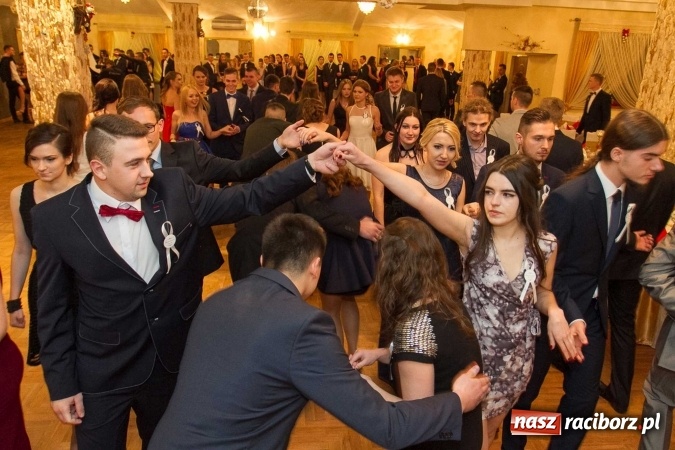 Zdjęcie w galerii na portalu naszraciborz.pl: Bal maturalny raciborskiego Ekonomika w Rogożanach FOTO i WIDEO wiadomości z regionu