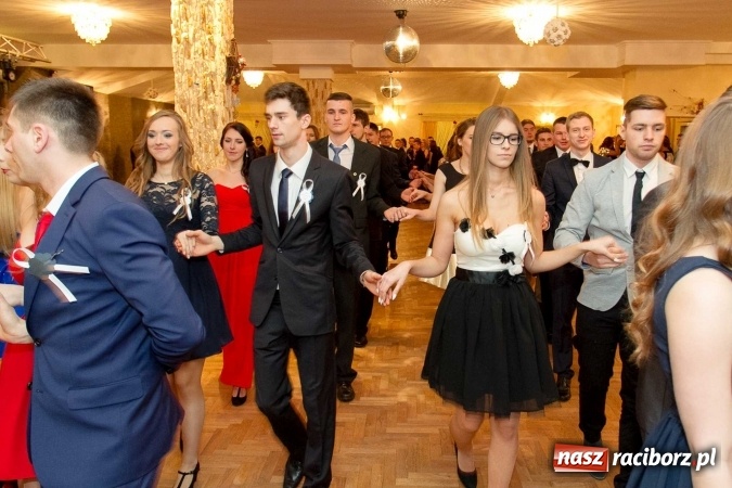 Zdjęcie w galerii na portalu naszraciborz.pl: Bal maturalny raciborskiego Ekonomika w Rogożanach FOTO i WIDEO wiadomości z regionu
