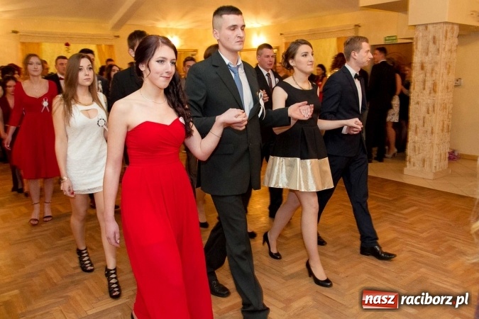 Zdjęcie w galerii na portalu naszraciborz.pl: Bal maturalny raciborskiego Ekonomika w Rogożanach FOTO i WIDEO wiadomości z regionu
