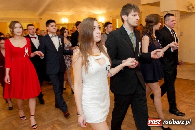 Zdjęcie w galerii na portalu naszraciborz.pl: Bal maturalny raciborskiego Ekonomika w Rogożanach FOTO i WIDEO wiadomości z regionu