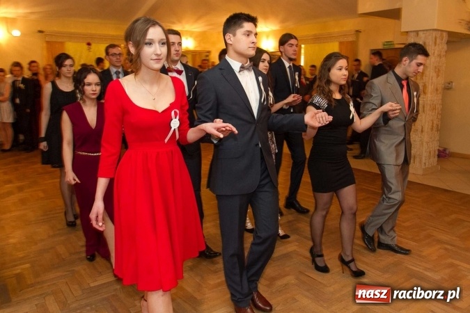 Zdjęcie w galerii na portalu naszraciborz.pl: Bal maturalny raciborskiego Ekonomika w Rogożanach FOTO i WIDEO wiadomości z regionu