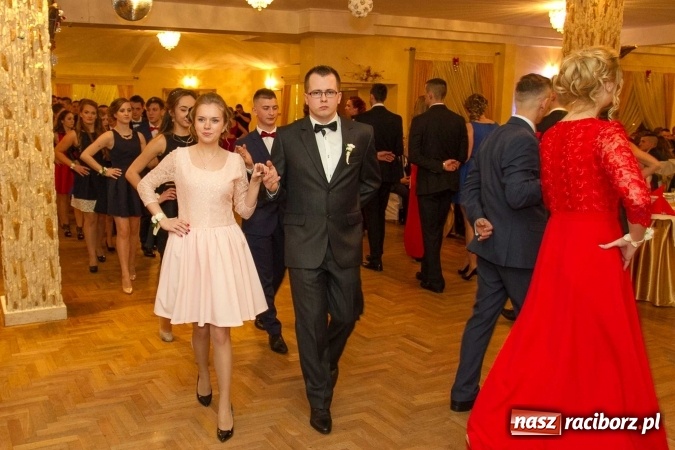 Zdjęcie w galerii na portalu naszraciborz.pl: Bal maturalny raciborskiego Ekonomika w Rogożanach FOTO i WIDEO wiadomości z regionu