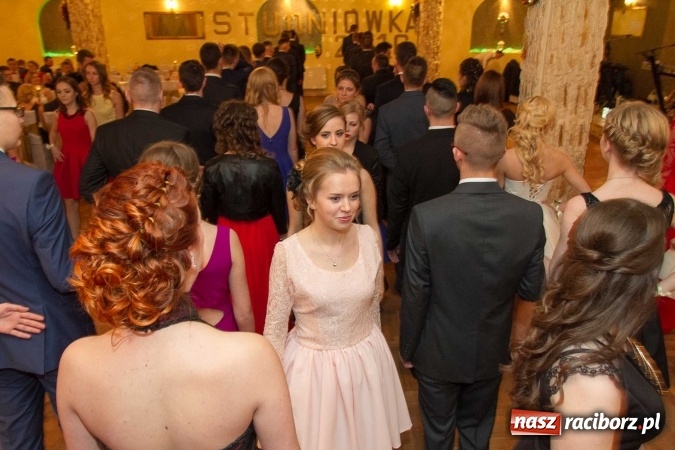 Zdjęcie w galerii na portalu naszraciborz.pl: Bal maturalny raciborskiego Ekonomika w Rogożanach FOTO i WIDEO wiadomości z regionu