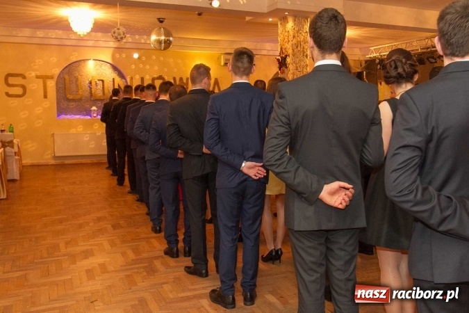 Zdjęcie w galerii na portalu naszraciborz.pl: Bal maturalny raciborskiego Ekonomika w Rogożanach FOTO i WIDEO wiadomości z regionu