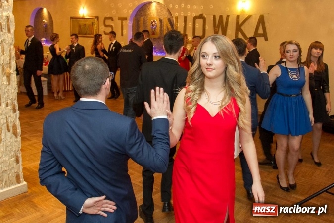 Zdjęcie w galerii na portalu naszraciborz.pl: Bal maturalny raciborskiego Ekonomika w Rogożanach FOTO i WIDEO wiadomości z regionu